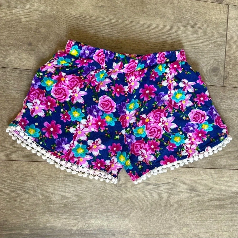 Girl Squad Floral Print Pom Trim Shorts Size 5 Sooo cute!